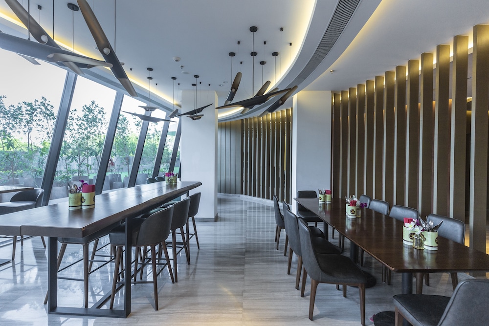 Doubletree By Hilton Ahmedabad India 41/48