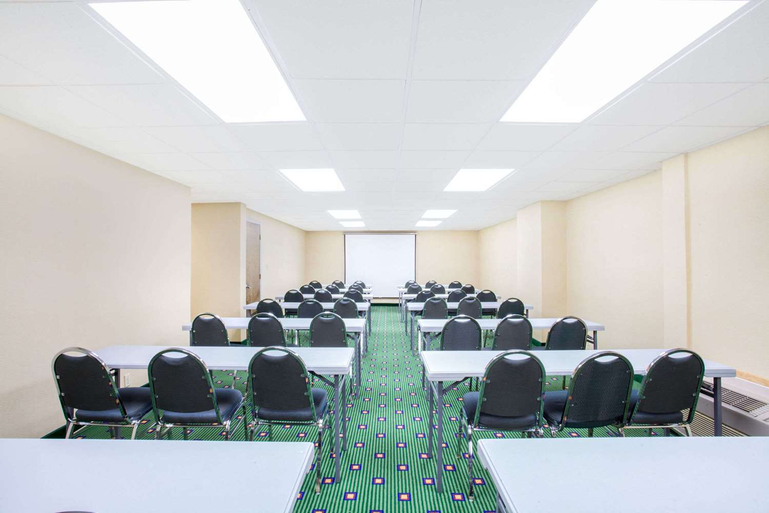 Ramada By Wyndham Angola/Fremont Area 32/41
