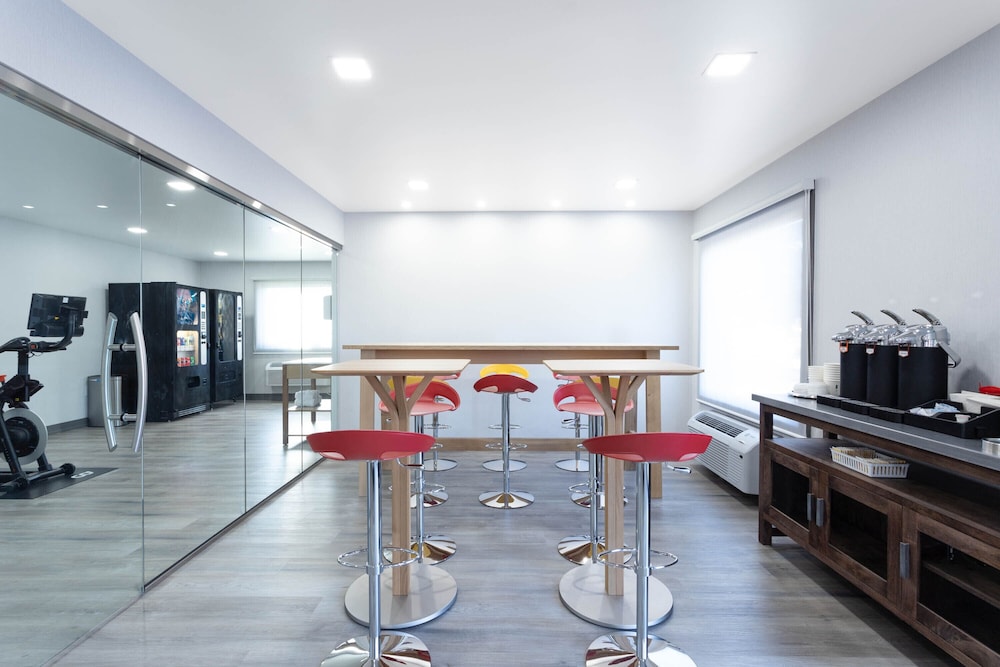 Travelodge by Wyndham Elkhart 44/54