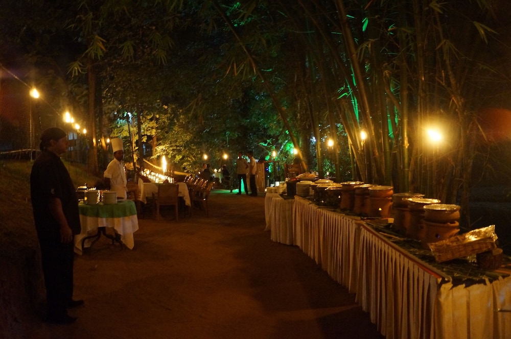 Athgira River Camp 31/38