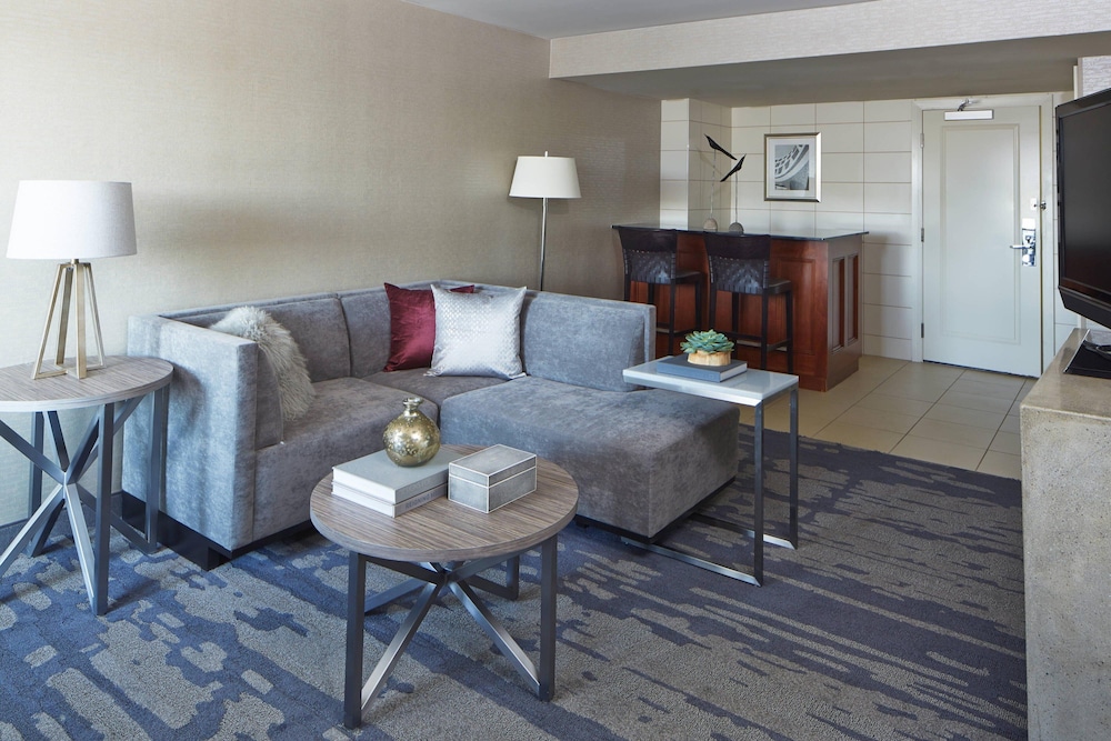 Rochester Airport Marriott 16/55
