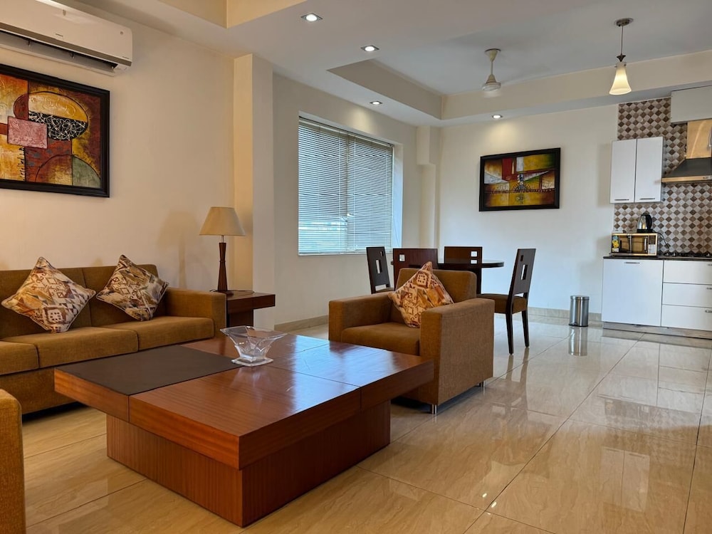 Ahuja Residency Sector 44 Noida 17/39