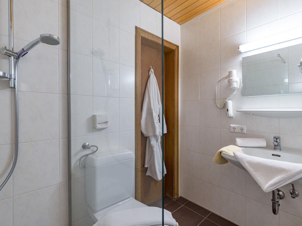 HARMONY HOTEL HARFENWIRT 36/38