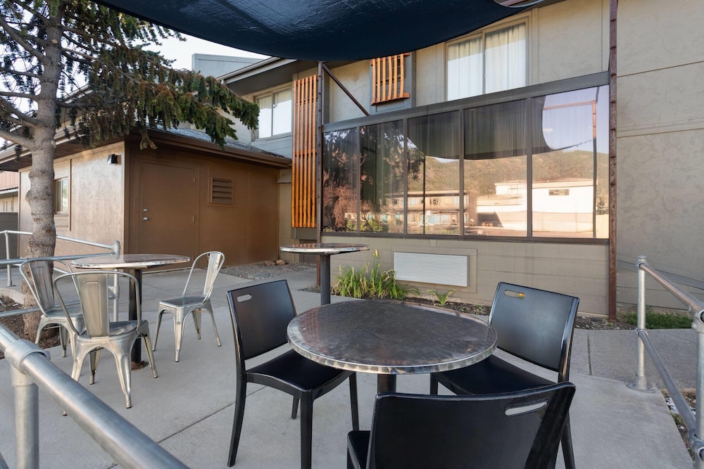 Days Inn and Suites by Wyndham Downtown Missoula-University 45/66