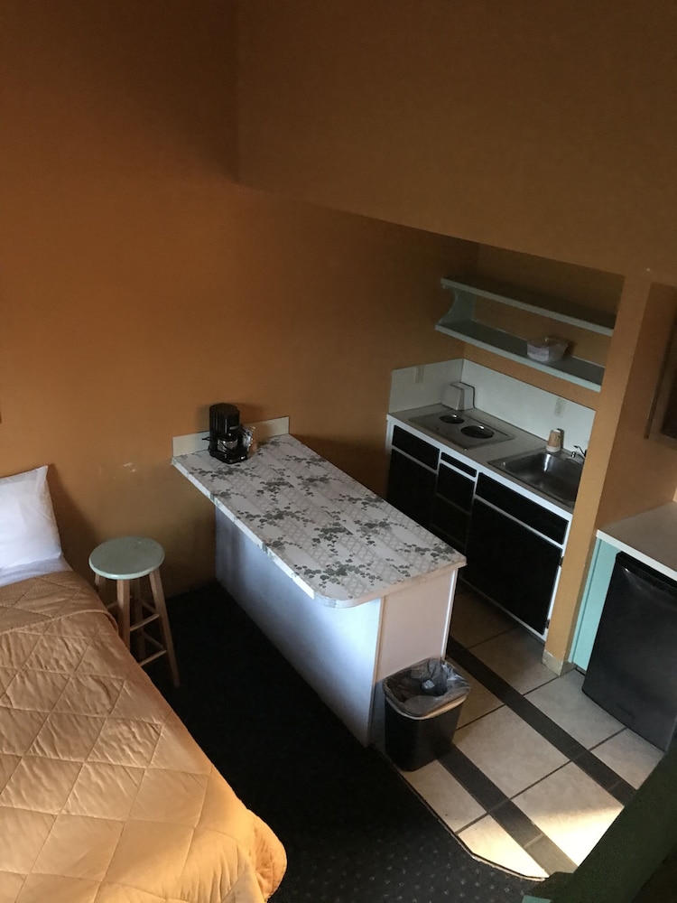 Smokey Point Motor Inn 46/69