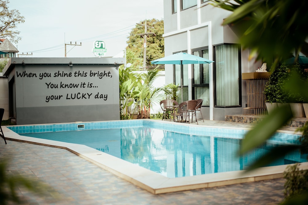 The Lucky Beach Ao Nang 7/50