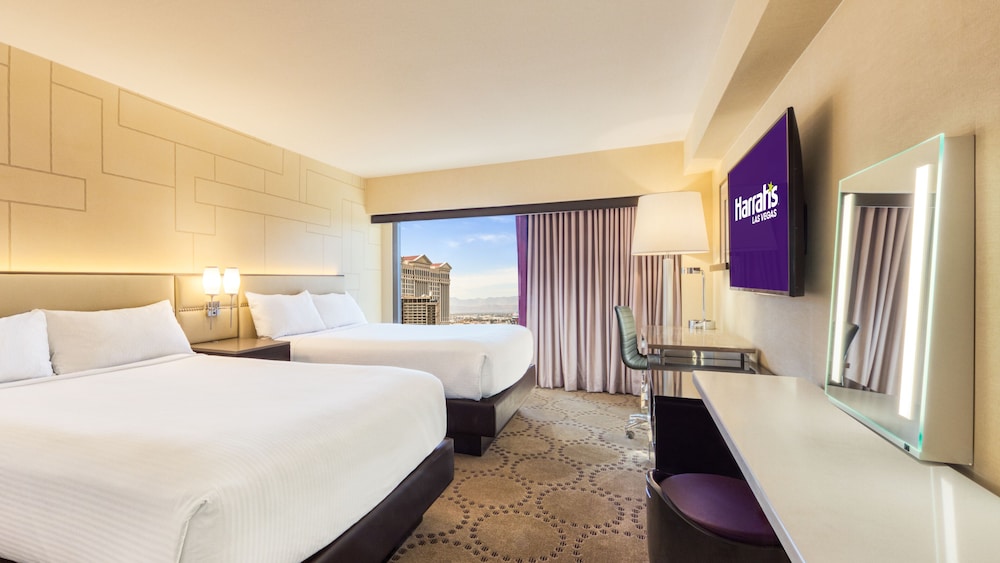 DELUXE, 2 QUEEN BEDS, STRIP VIEW, MOUNTAIN TOWER
