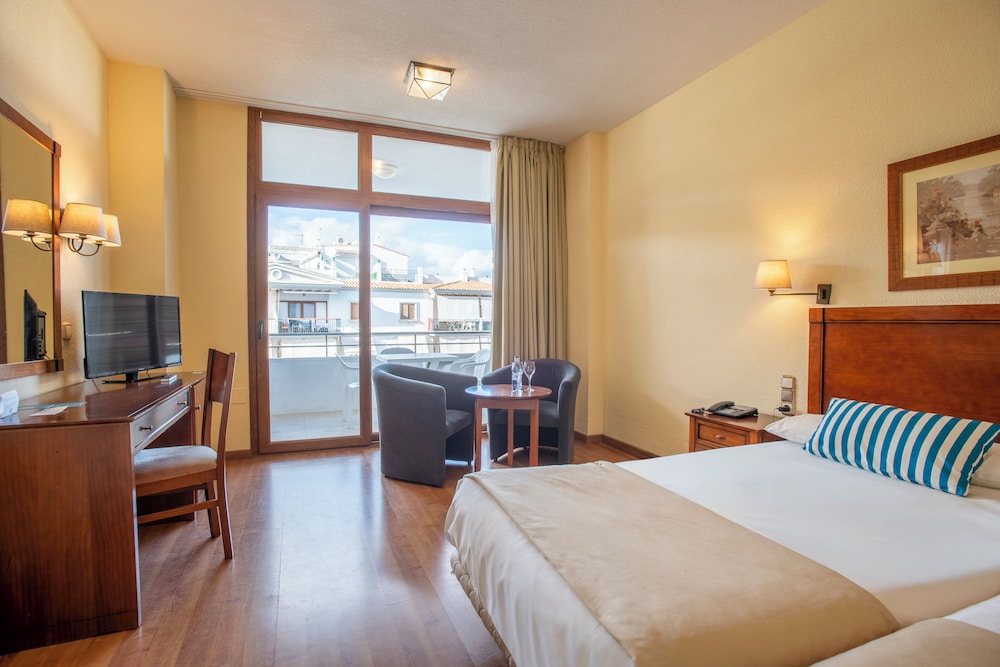 Comfort, Twin Beds, Murphy Bed 2/6