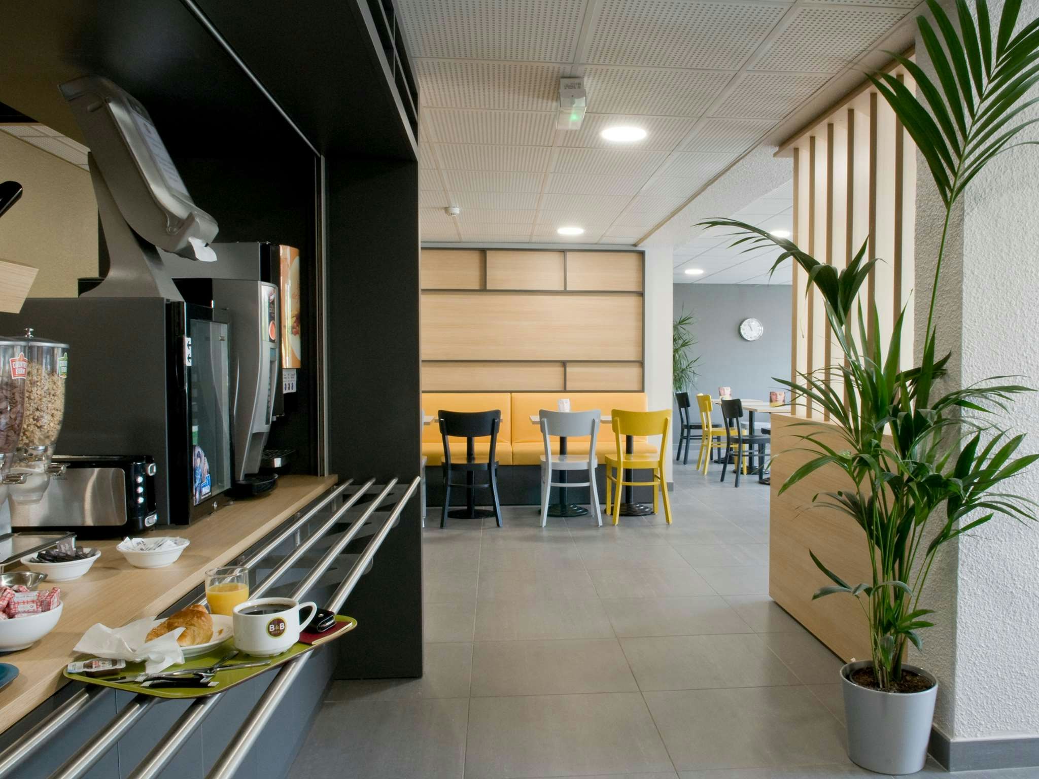 Lobby at B&B Hotel Saint Quentin, SAINT QUENTIN