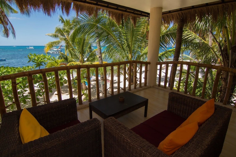 Ocean Vida Beach And Dive Resort 39/65