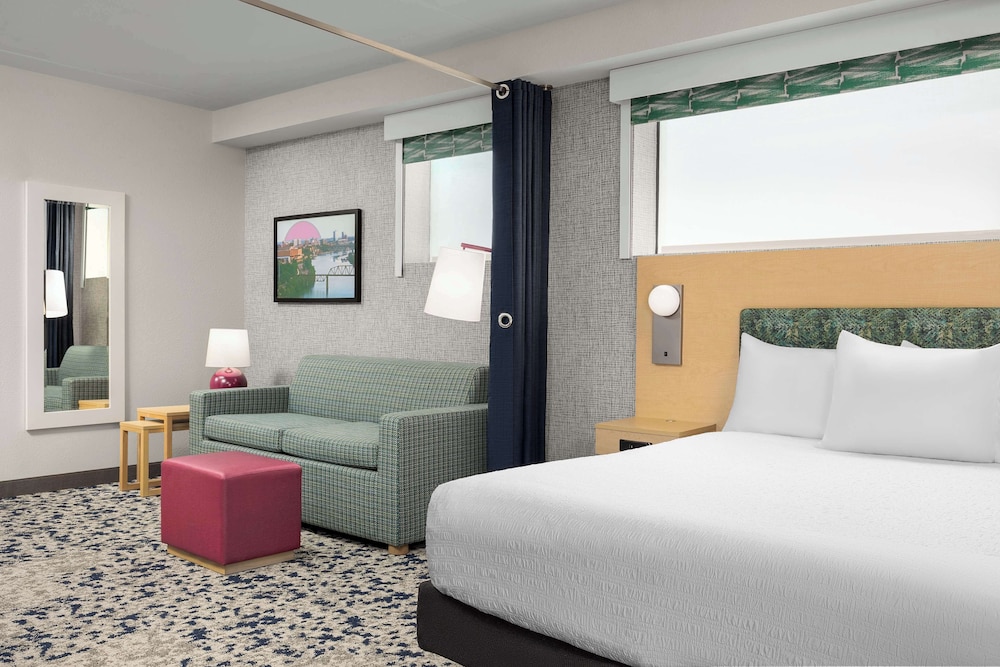 STUDIO, QUEEN BED