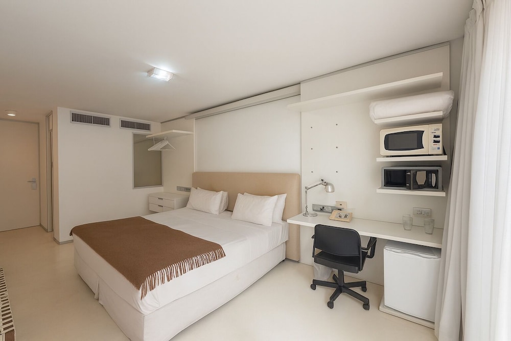 EXECUTIVE, SUITE