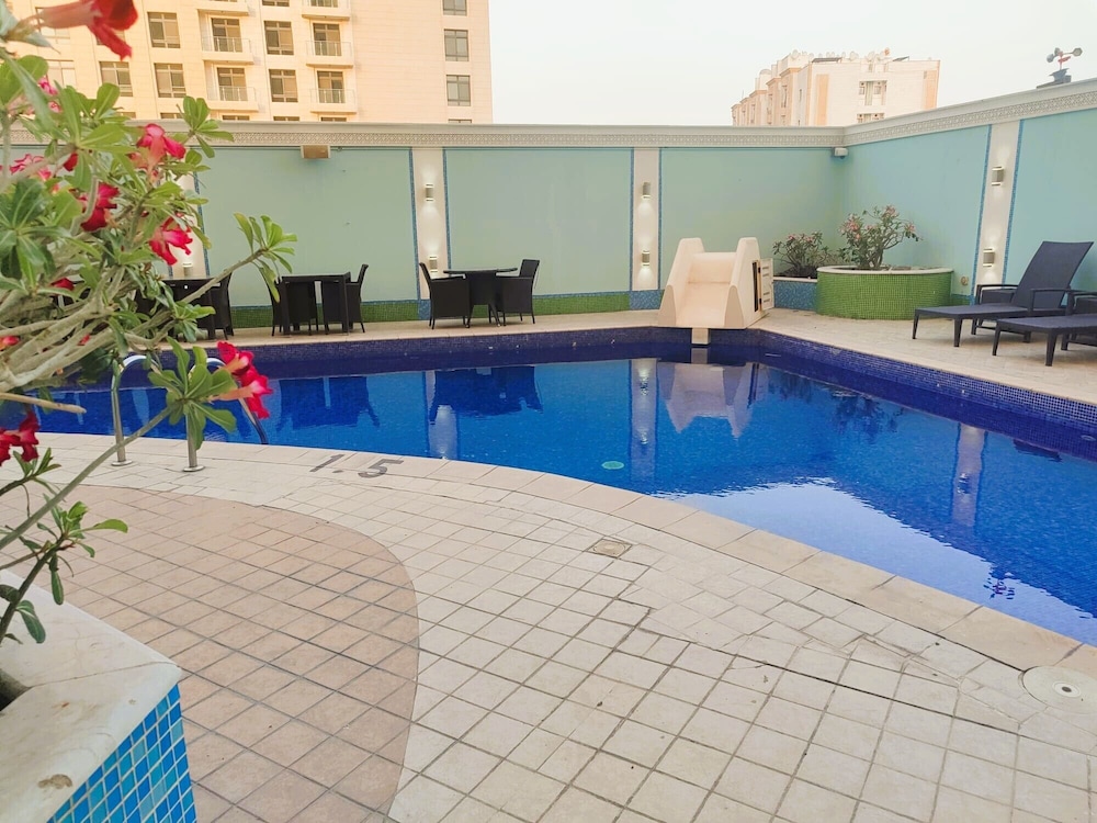 Grand Regal Hotel 55/60