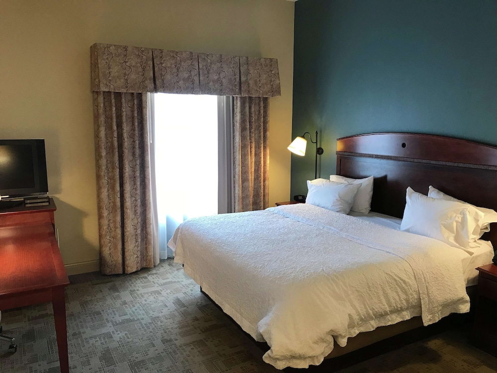 Hampton Inn Suites Bloomington Normal 21/48