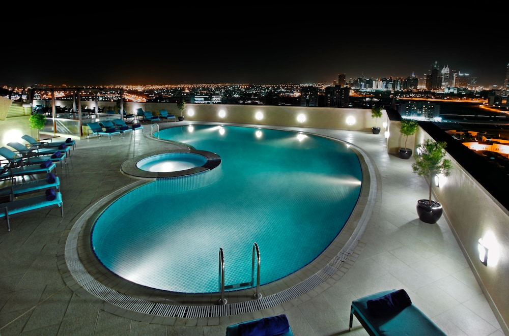swimming pool spa