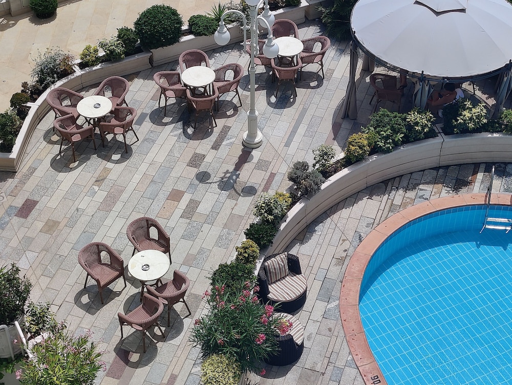 Hotel Ambassador 45/48