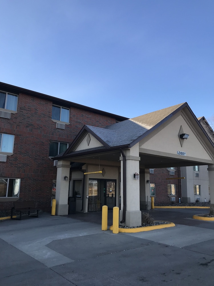 Best Western Plus Altoona Inn 1/43