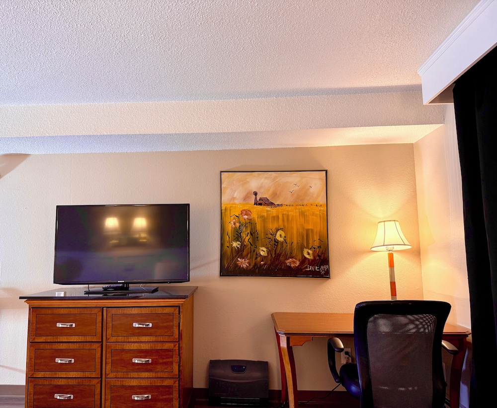 Presque Isle Inn and Convention Center 24/48