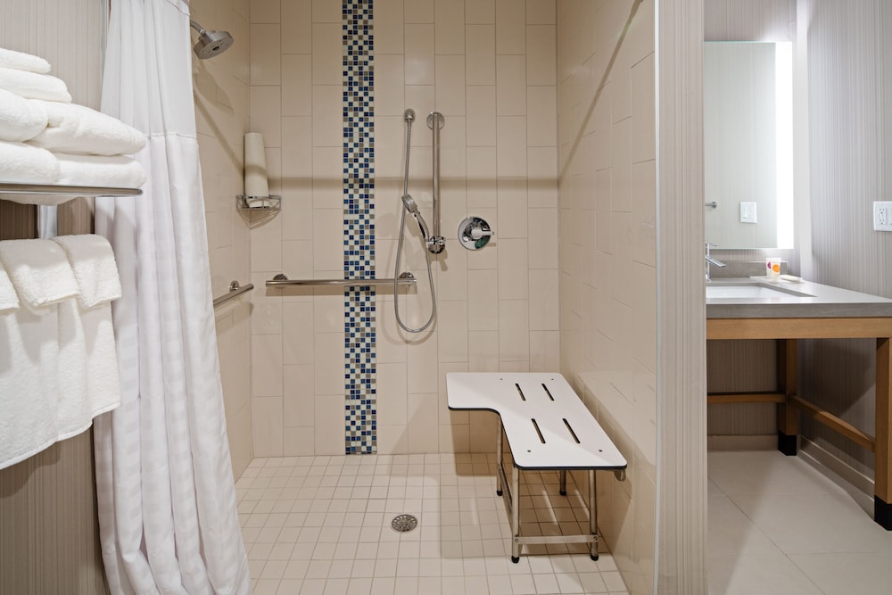 Hyatt Place Bakersfield 15/46