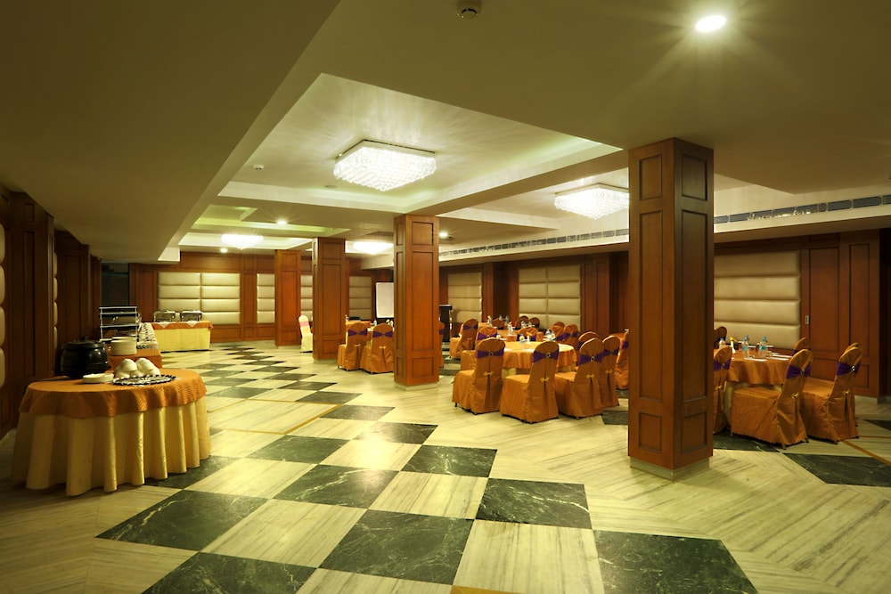 Hotel D Courtyard 13/34