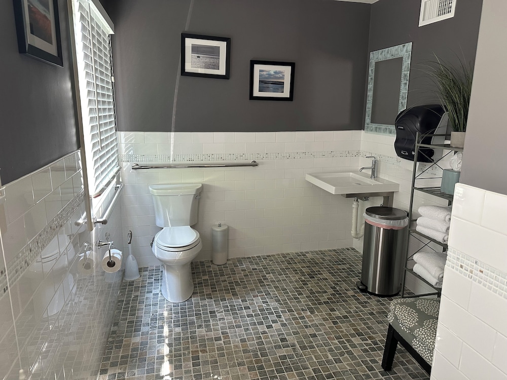 Seaglass Inn & Spa 47/49