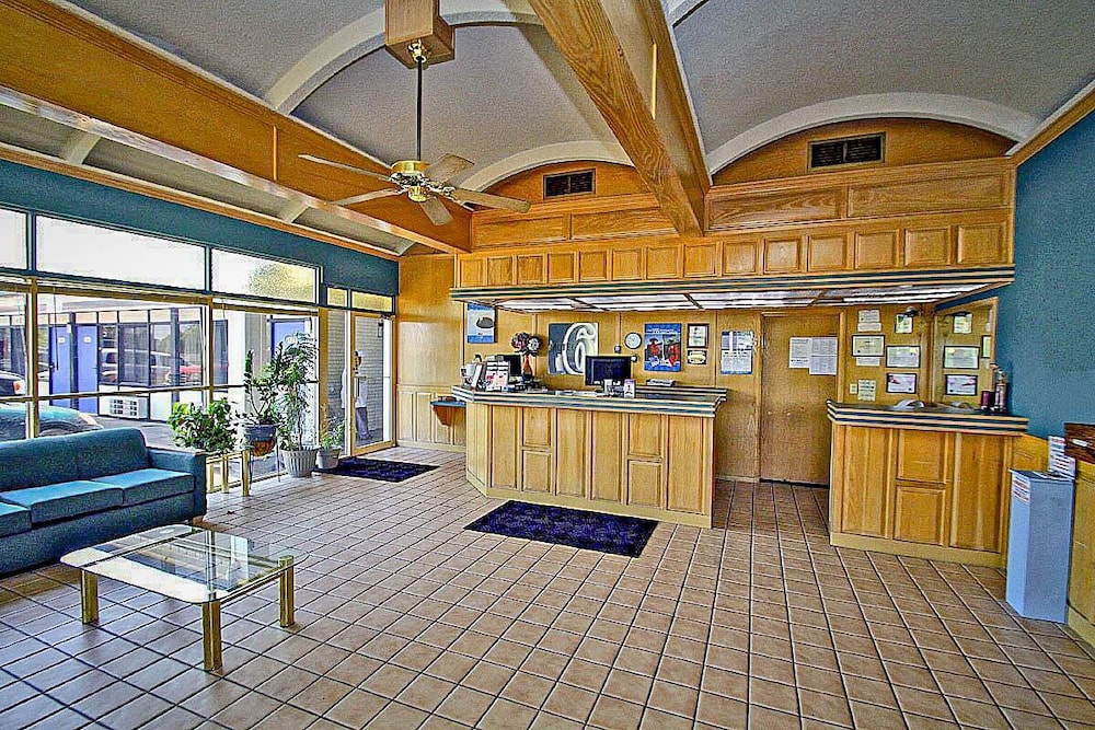 Lobby at Motel6 Sallisaw, OK, SALLISAW - OK