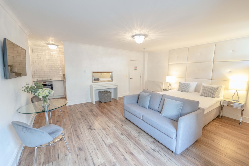 Edinburgh Castle Apartments And Suites 28/55