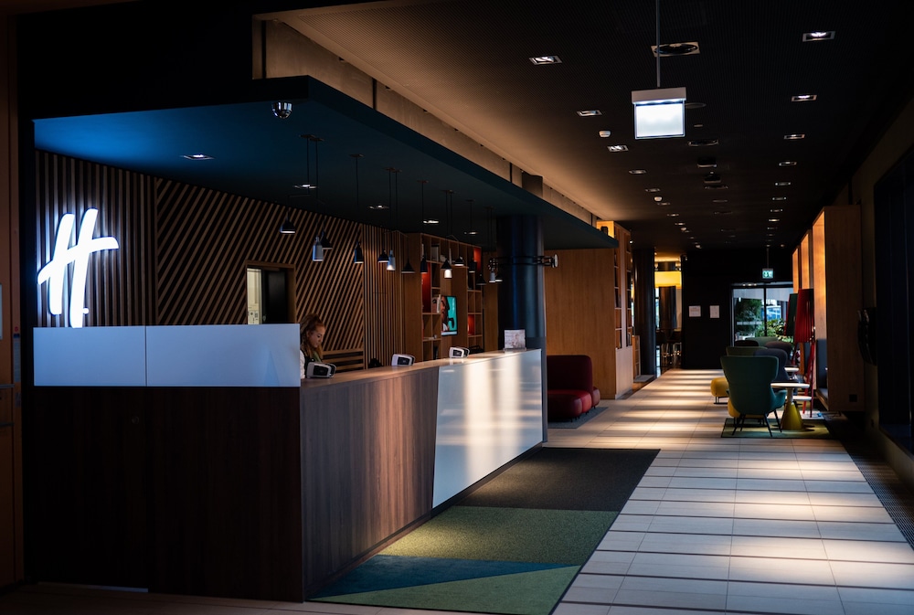 Holiday Inn Zurich Messe 7/77