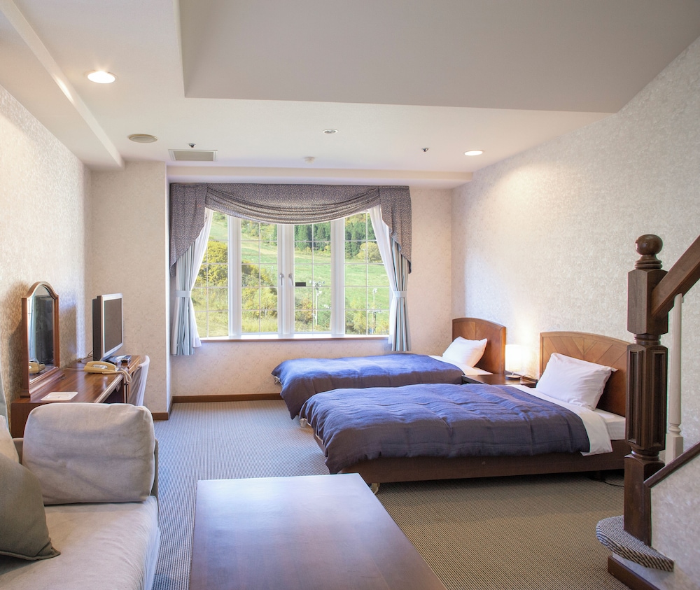 Maisonette, Twin Beds, 2 Futon Beds, Slope View
