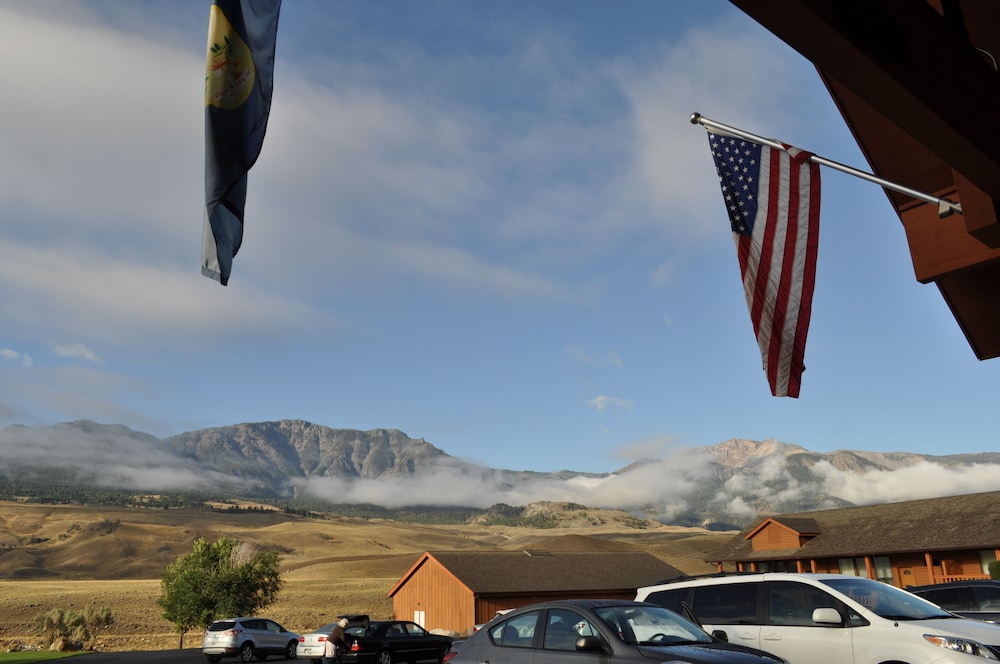 Yellowstone Village Inn and Suites 28/36
