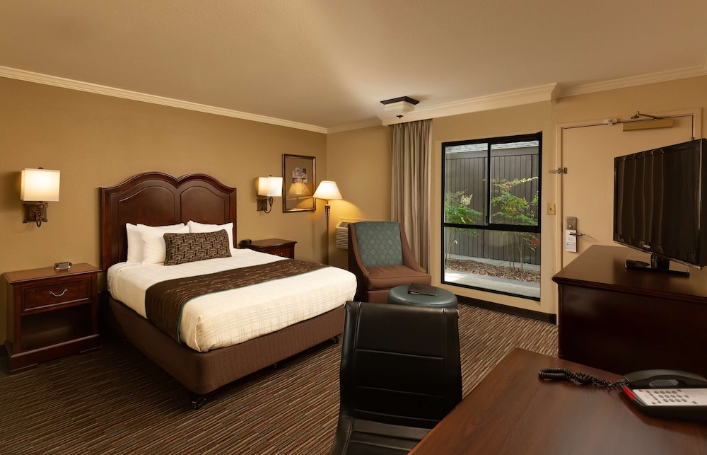 Best Western Plus Inn At The Vines 18/43