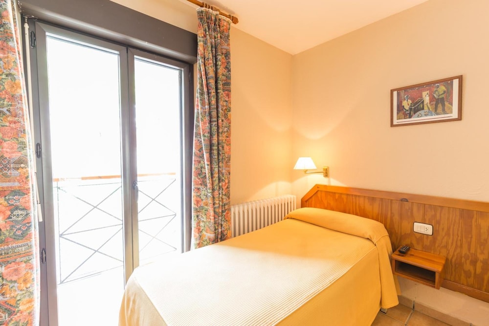 Hotel Paris 19/39