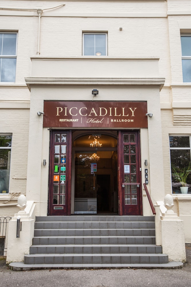 Piccadilly 3/23