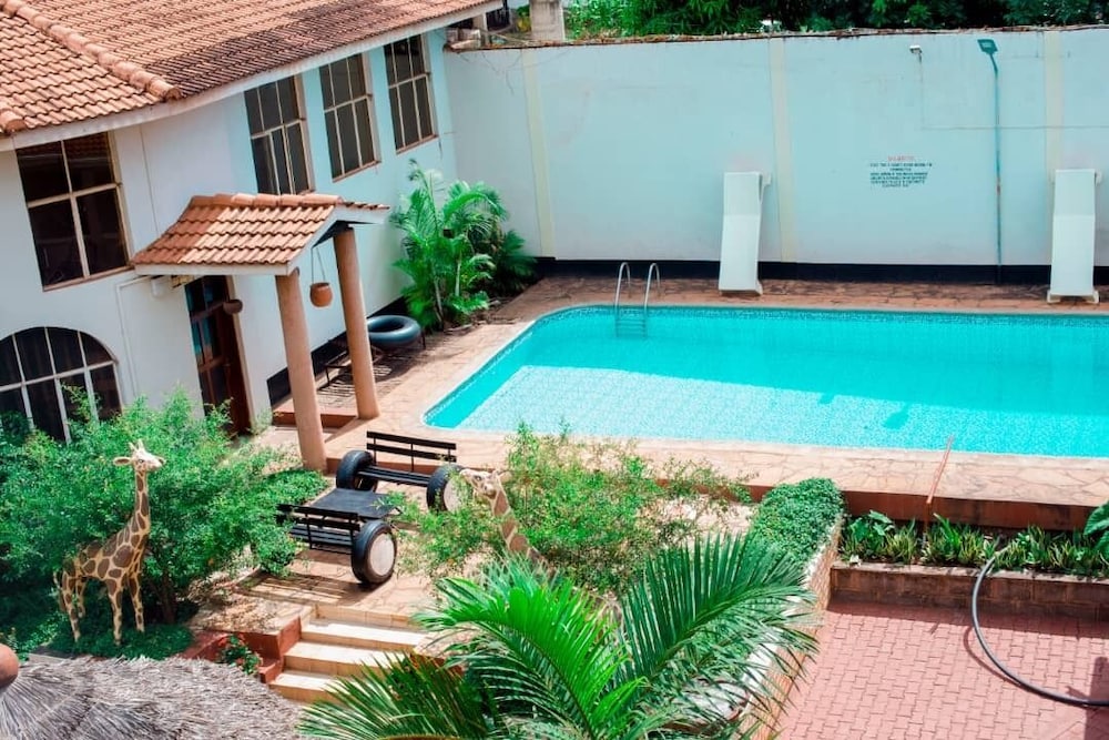 Kilimanjaro Crane Hotel 39/45