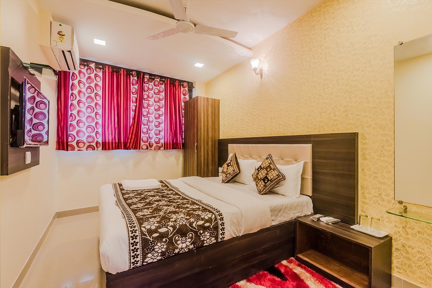 Oyo 10954 Hotel Golden Galaxy 7/50