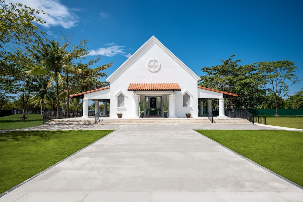 Dusit Thani Lubi Plantation Resort 56/67