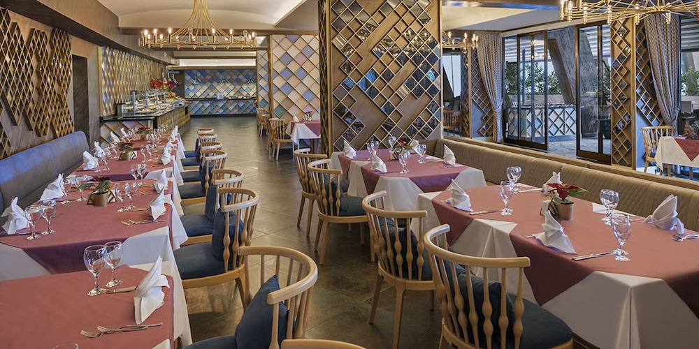 Noah's Ark Deluxe Hotel and SPA 24/50