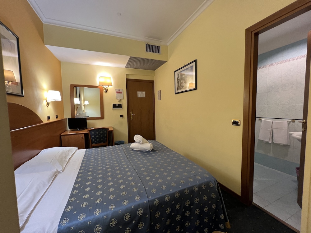 Basic, Double Bed