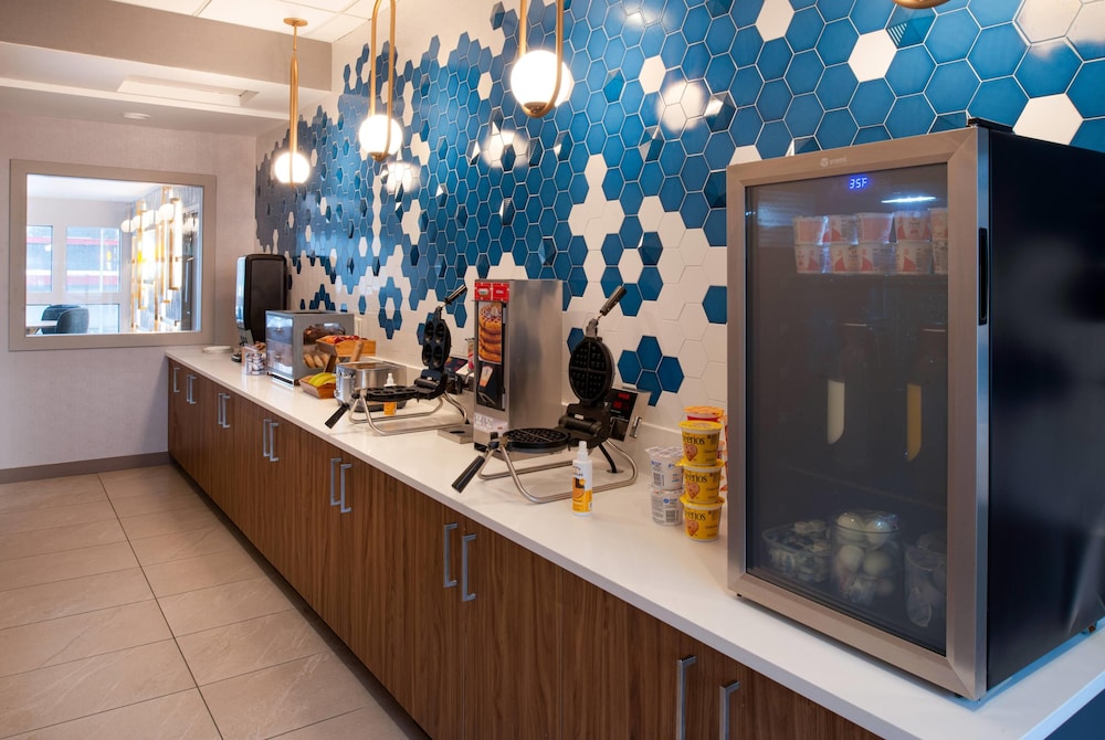 La Quinta Inn & Suites by Wyndham Seattle Sea-Tac Airport 7/48