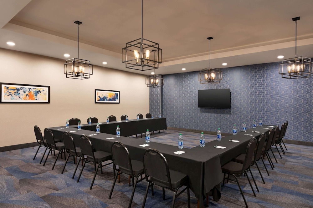 La Quinta Inn & Suites By Wyndham Marysville 48/57