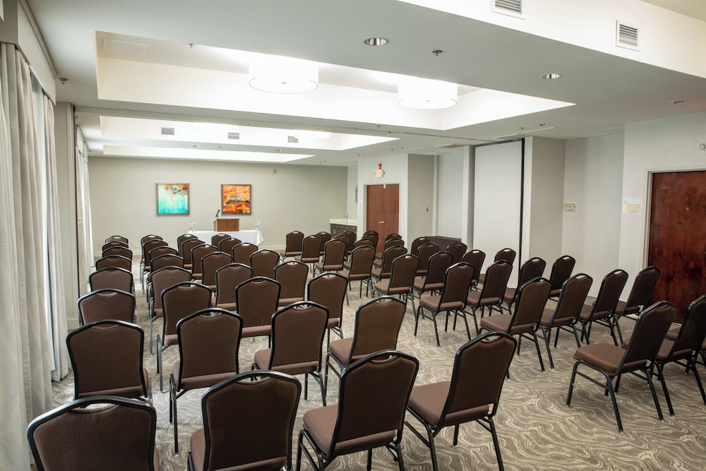 Holiday Inn Hotel And Suites Raleigh Cary I 40 Walnut St 61/68