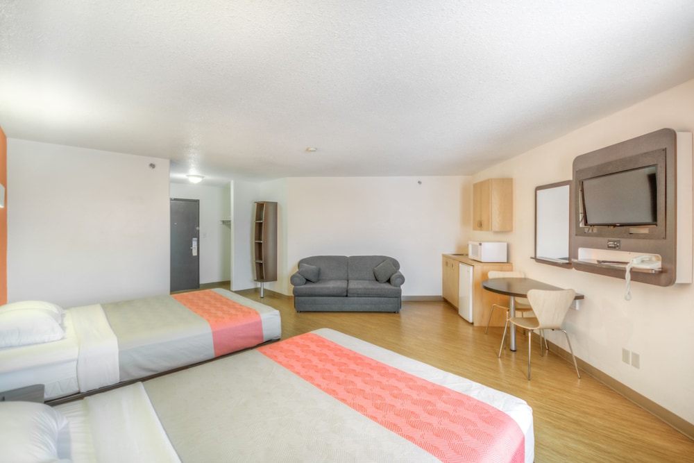 Motel6 Regina, SK 24/62