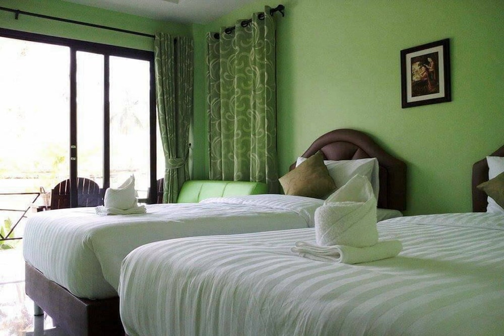 ROOM, TWIN BEDS