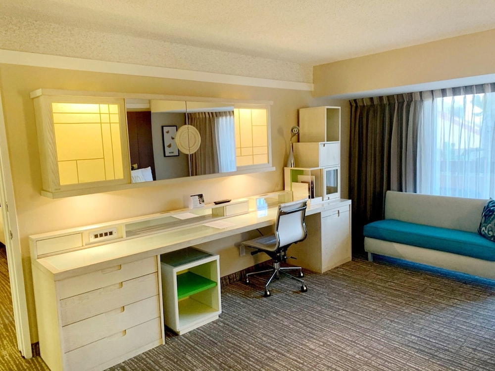 Atrium Hotel at Orange County Airport 45/61
