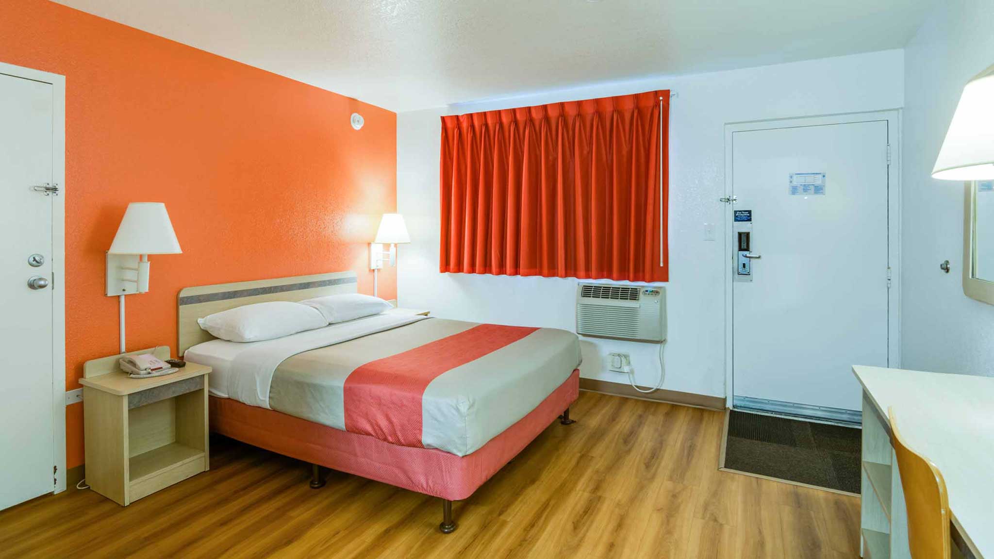 1 Queen Bed - ADA/RI Shower/Non-Smoking