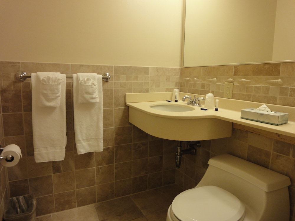 Hyannis Travel Inn 11/45