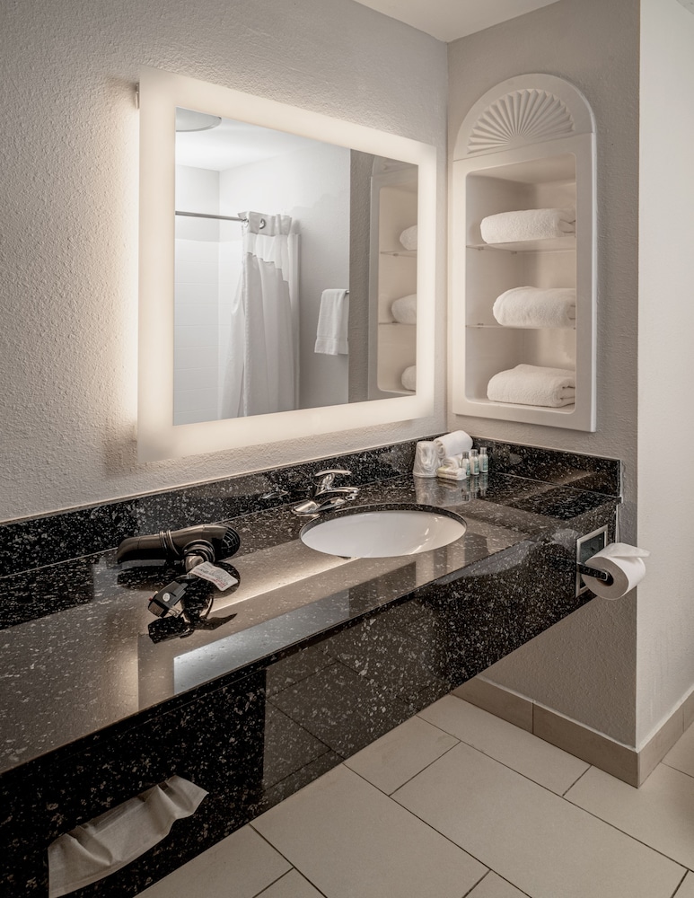 Holiday Inn Express Hotel & Suites Pikeville 31/44