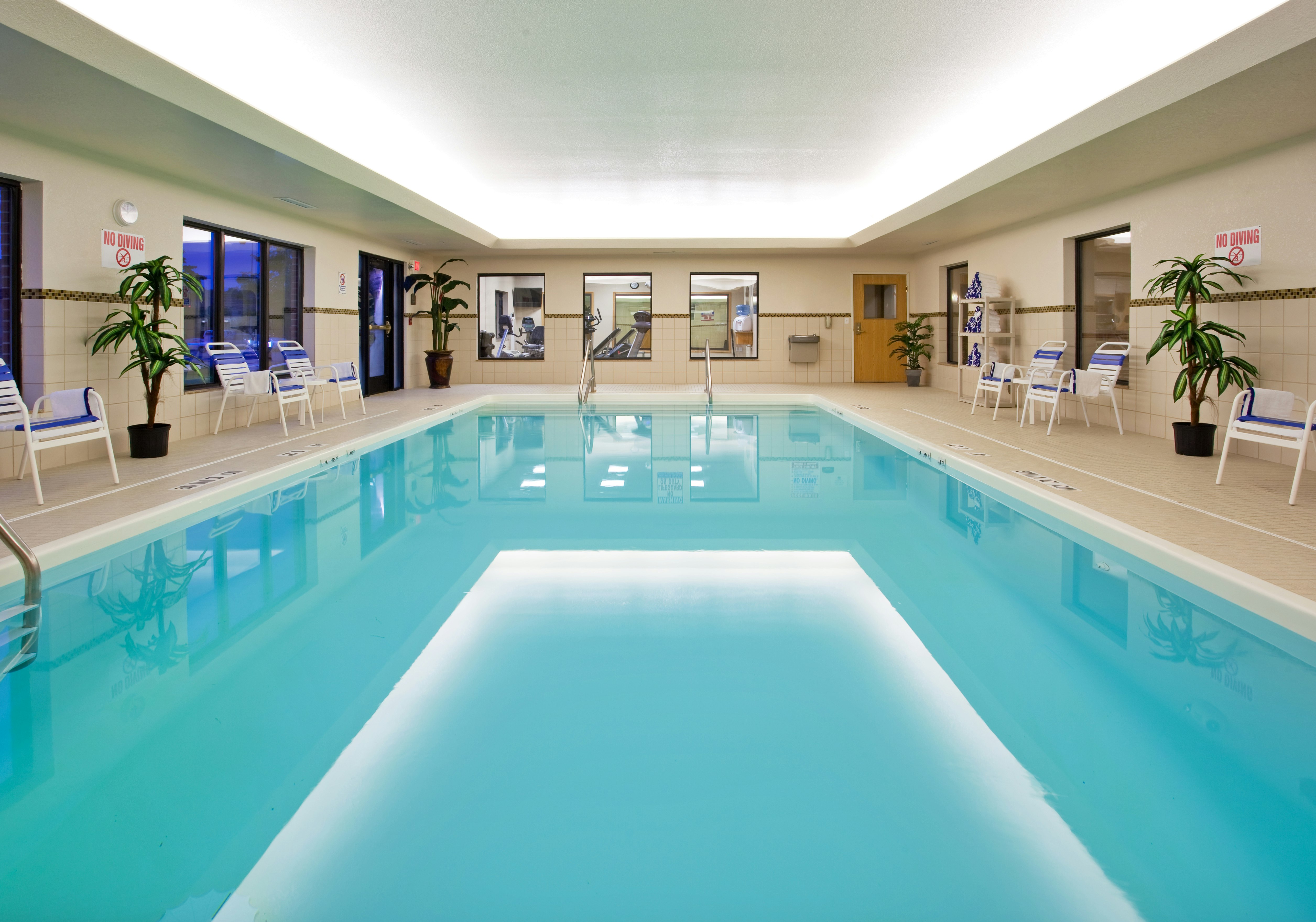 Holiday Inn Express Hotel Suites Detroit Utica 37/54