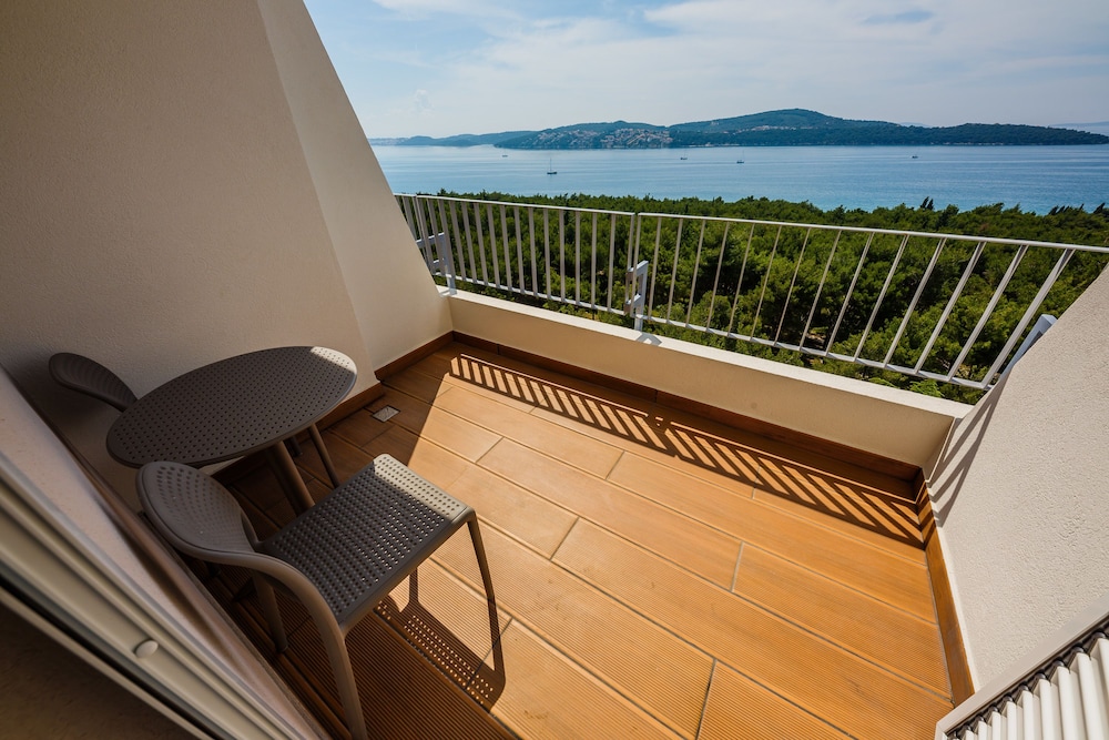 Hotel Medena Block A in Seget