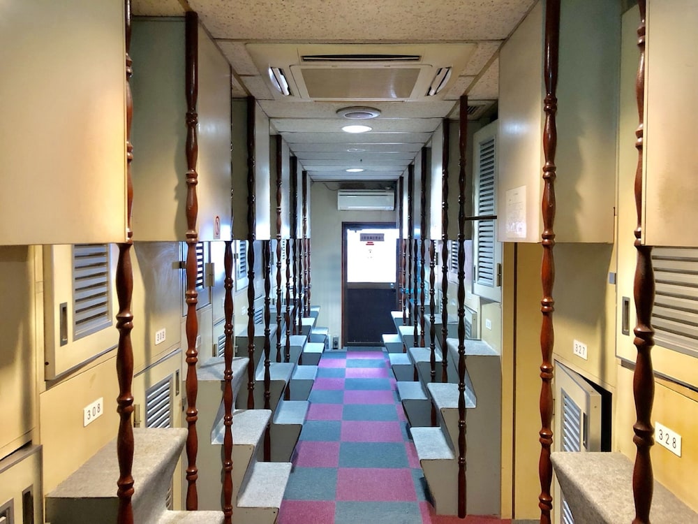 Capsule Hotel Block Room 40/49